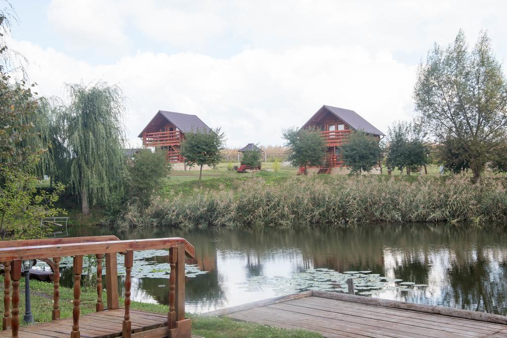 Popas Todiresti - La Iazul Cu 5 Casute Hotel Suceava Exterior photo